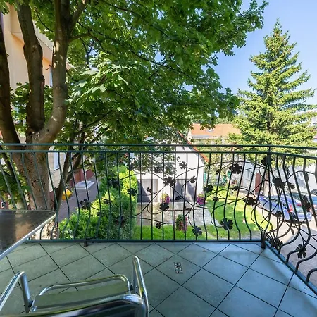 Bright & Spacious Family In With Parking And 3 Balconies By Renters Apartamento *
