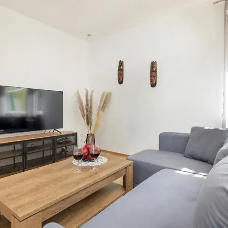 Bright & Spacious Family In With Parking And 3 Balconies By Renters Apartamento *