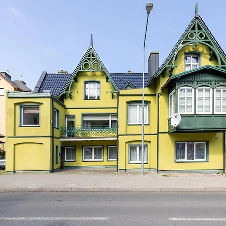 Bright & Spacious Family In With Parking And 3 Balconies By Renters *