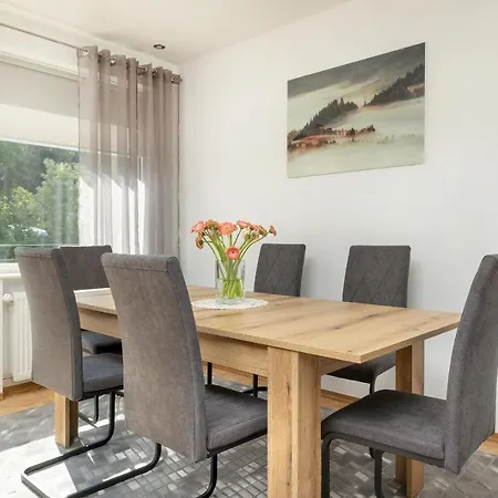 Bright & Spacious Family In With Parking And 3 Balconies By Renters *