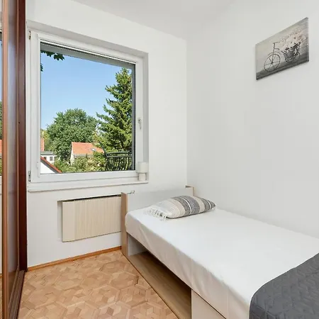 Bright & Spacious Family In With Parking And 3 Balconies By Renters