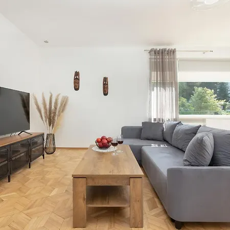 Bright & Spacious Family In With Parking And 3 Balconies By Renters Miedzyzdroje