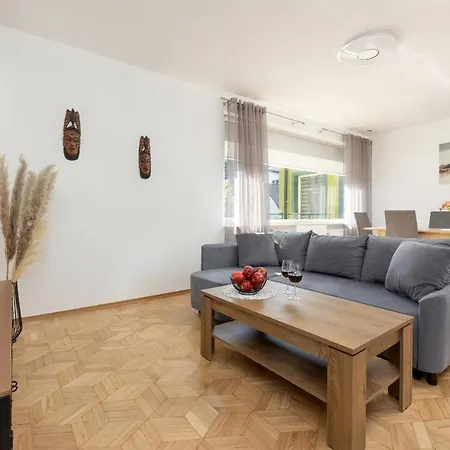 Apartamento Bright & Spacious Family In With Parking And 3 Balconies By Renters *