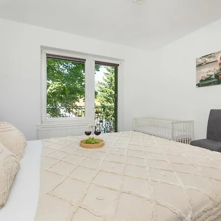 Apartamento Bright & Spacious Family In With Parking And 3 Balconies By Renters