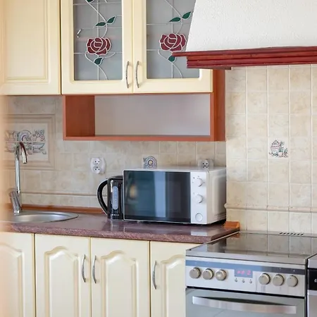 Bright & Spacious Family In With Parking And 3 Balconies By Renters *