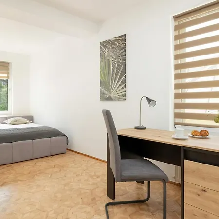 Bright & Spacious Family In With Parking And 3 Balconies By Renters Apartamento *