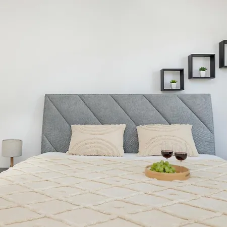 Apartamento Bright & Spacious Family In With Parking And 3 Balconies By Renters *