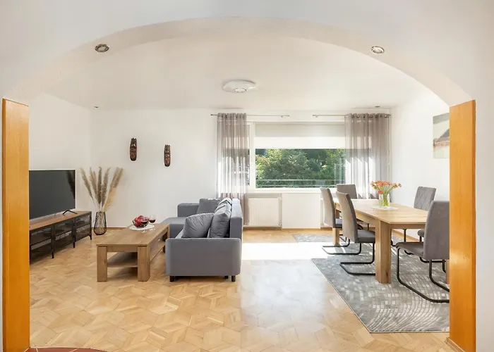 Bright & Spacious Family In With Parking And 3 Balconies By Renters ミエンジズドロイェ