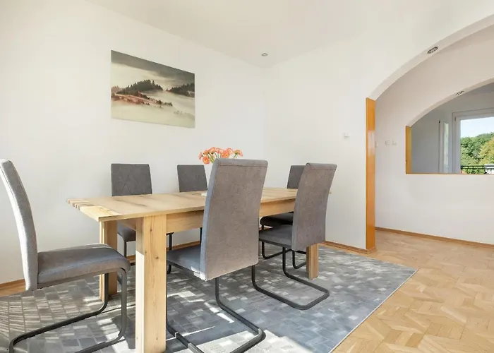 Bright & Spacious Family In With Parking And 3 Balconies By Renters アパート