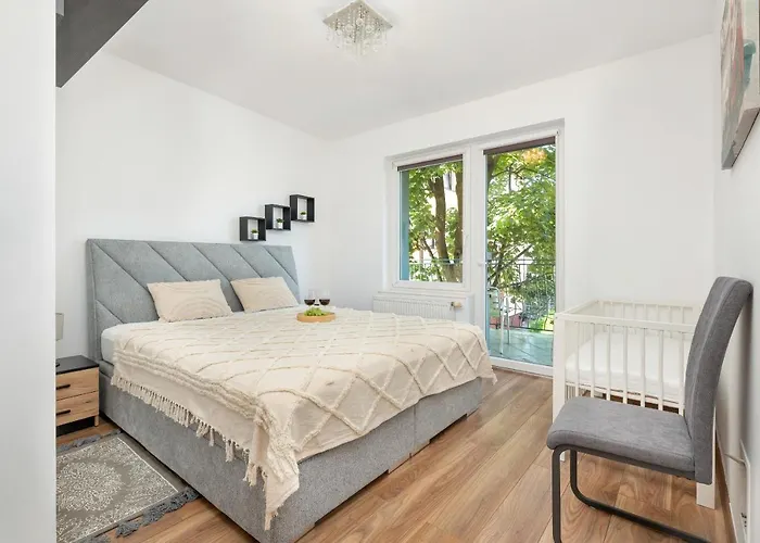 Bright & Spacious Family In With Parking And 3 Balconies By Renters