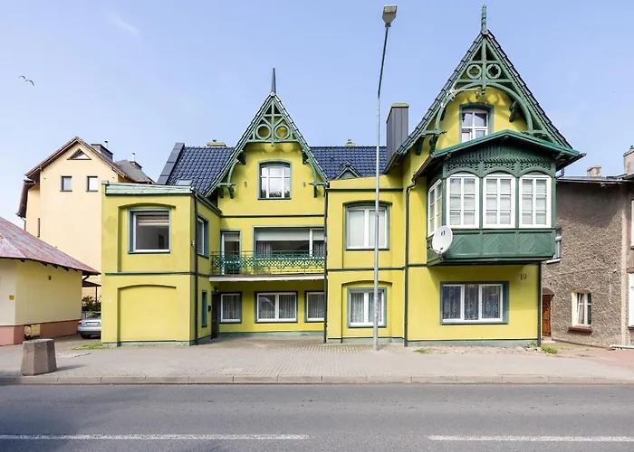 Bright & Spacious Family In With Parking And 3 Balconies By Renters *