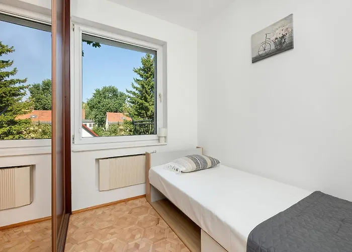 Bright & Spacious Family In With Parking And 3 Balconies By Renters