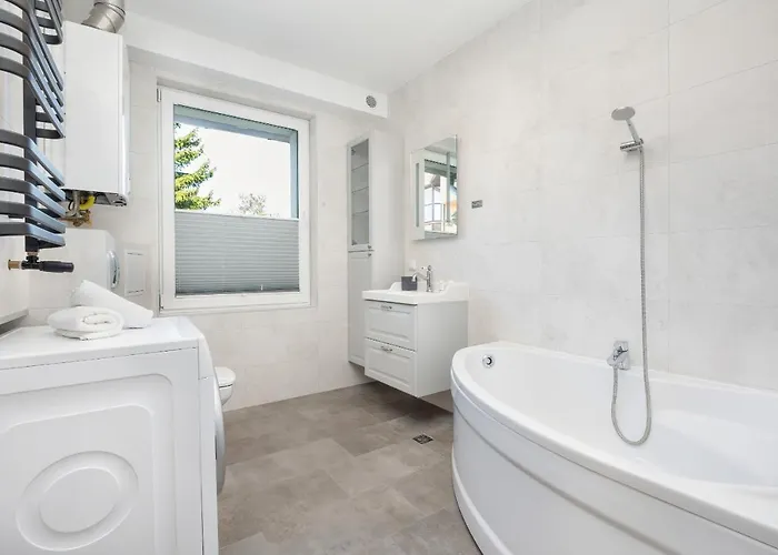 Bright & Spacious Family In With Parking And 3 Balconies By Renters