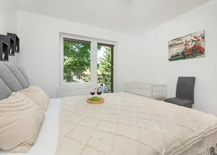 アパート Bright & Spacious Family In With Parking And 3 Balconies By Renters