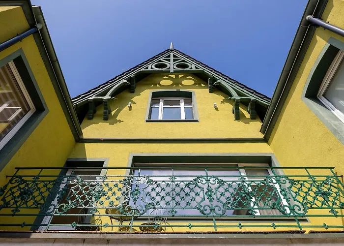 Bright & Spacious Family In With Parking And 3 Balconies By Renters