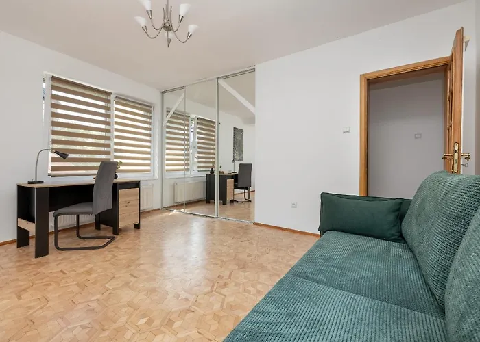 Bright & Spacious Family In With Parking And 3 Balconies By Renters アパート ミエンジズドロイェ