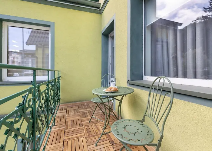 Bright & Spacious Family In With Parking And 3 Balconies By Renters アパート